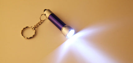 Mini Keychain Light Emergency Night Light Camping Flashlight Portable LED Torch Aluminum KeyringMini LED Keychain Flashlight – Portable Emergency Camping Light – Aluminum Torch