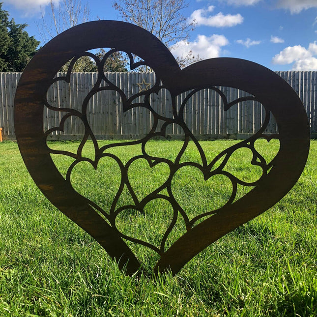 Garden heart rusty metal lawn decor ornament feature decoration
